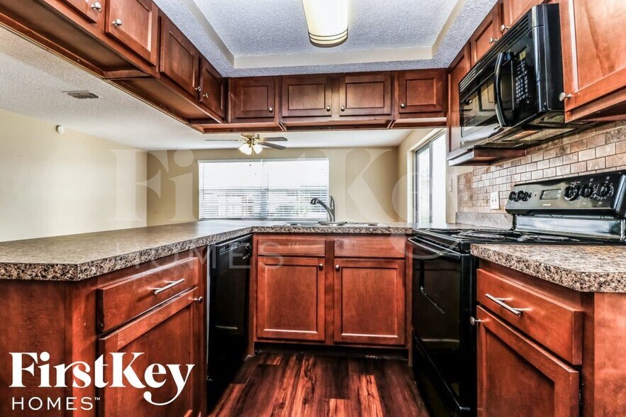 Building Photo - 7124 Cay Dr