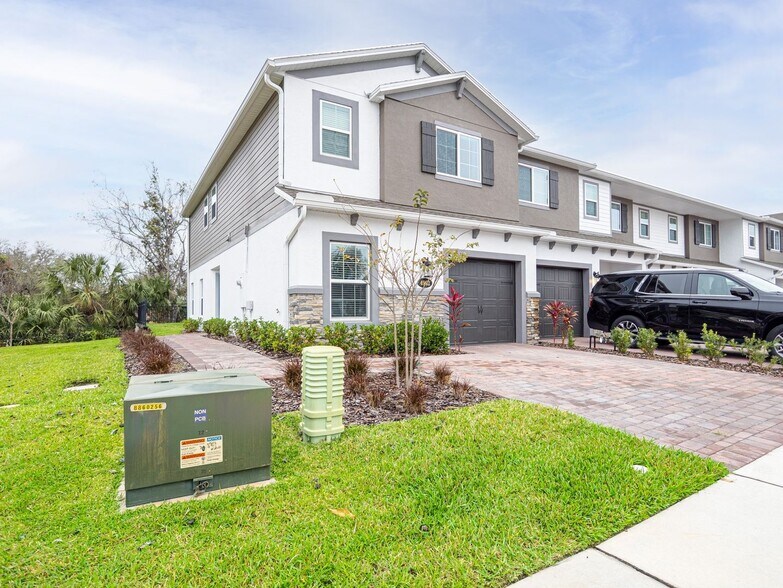 Building Photo - 4902 Livingston Ln