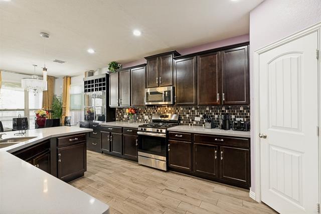 Building Photo - 818 Blackhawk Dr