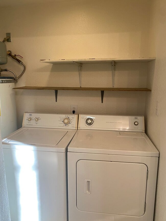 Building Photo - Duplex For Rent