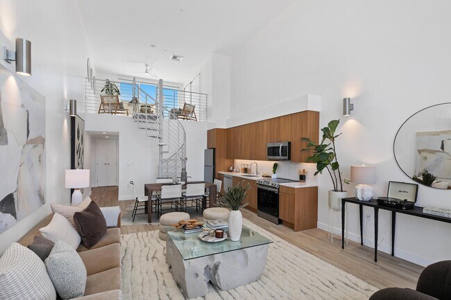 Building Photo - Uptown Loft