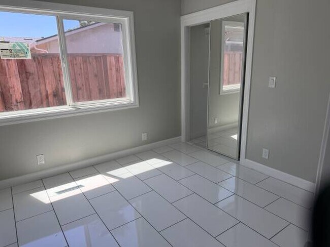 Building Photo - 1094 Saddlewood Dr
