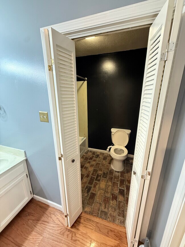 Building Photo - 2011 Aspenwood Dr