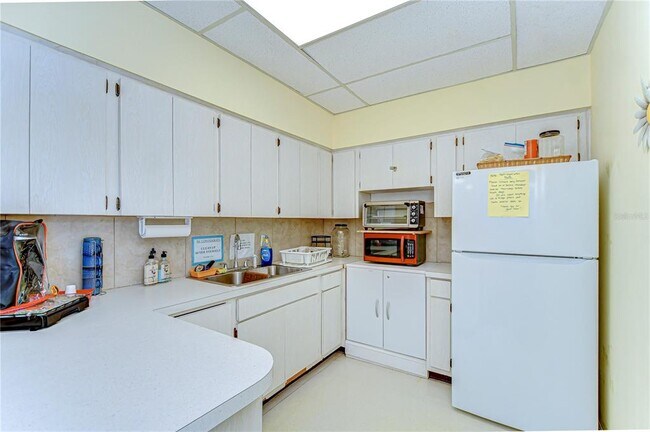 Building Photo - 13870 Oakwood Ln