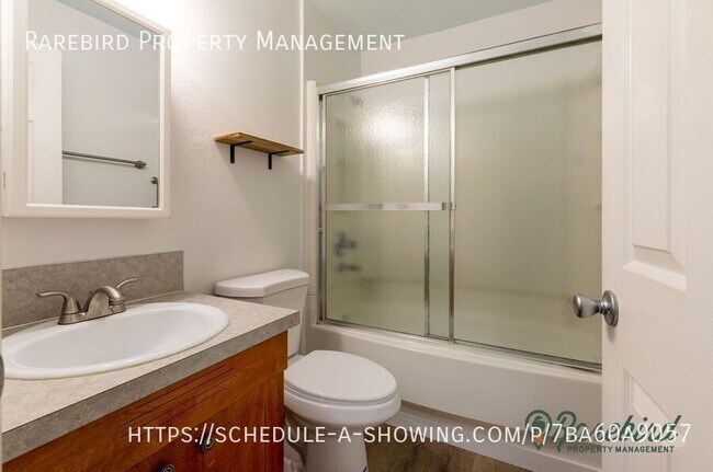 Building Photo - $500 OFF SPECIAL! 2 bed, 1 bath available ...