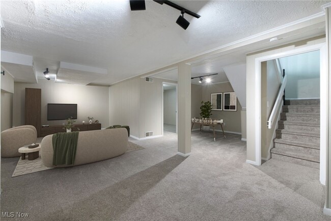 Building Photo - 267 Deepwood Dr