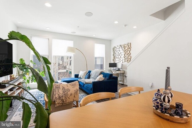 Building Photo - 2006 Northbank Pl