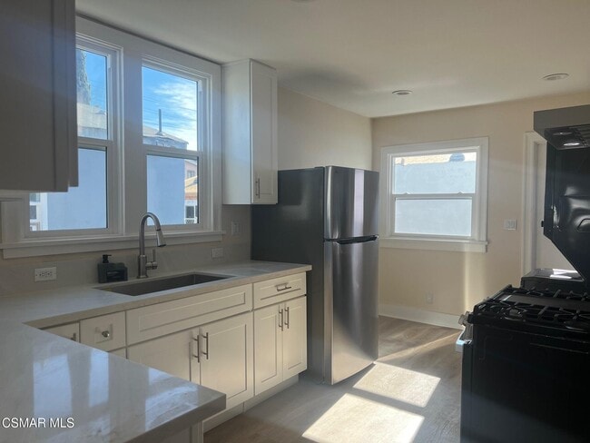 Building Photo - 331 S Ave 56