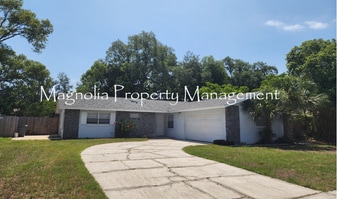 Building Photo - 5323 Poinsetta Ave