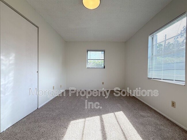 Building Photo - 1221 Poinsettia Ave