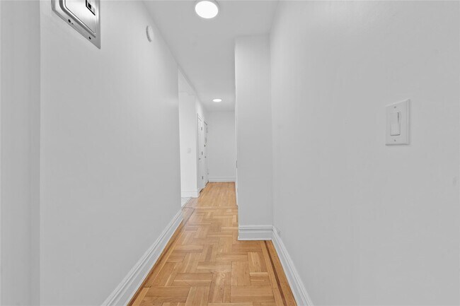 Building Photo - 811 Walton Ave