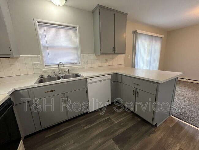 Building Photo - 724 Southfield Ct