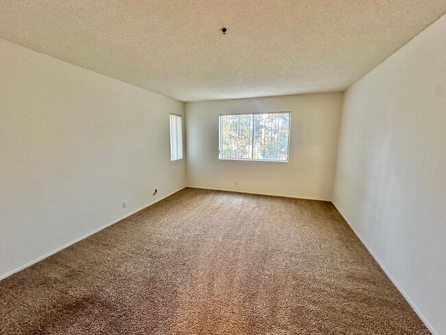 Building Photo - Spacious Two Bedroom Two Bath Condo near SDSU!!