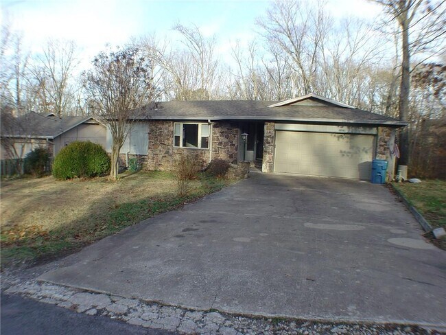 Building Photo - 8 Adams Ln