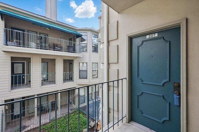 Building Photo - 3105 San Jacinto St