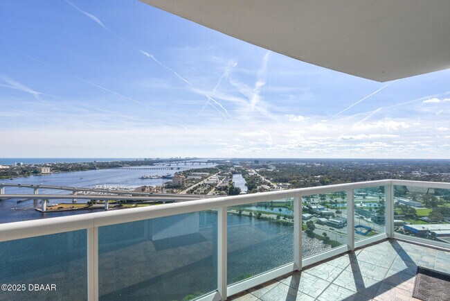 Building Photo - 231 Riverside Dr