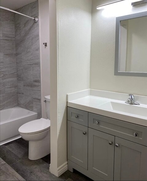 Building Photo - 1055 Walnut Grove Ave