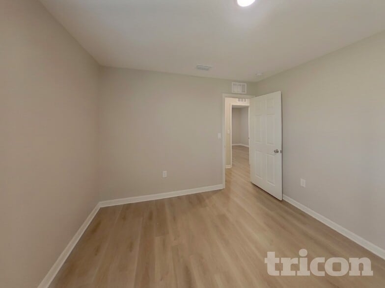 Building Photo - 5475 Summer Sunset Dr