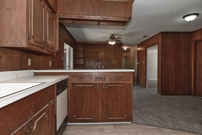 Building Photo - 1208 Yellowstone St