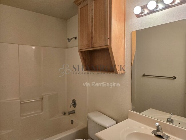 Building Photo - 10224 Hyacinth Ln