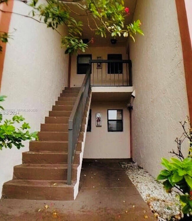 Building Photo - 851 NE 207th Terrace