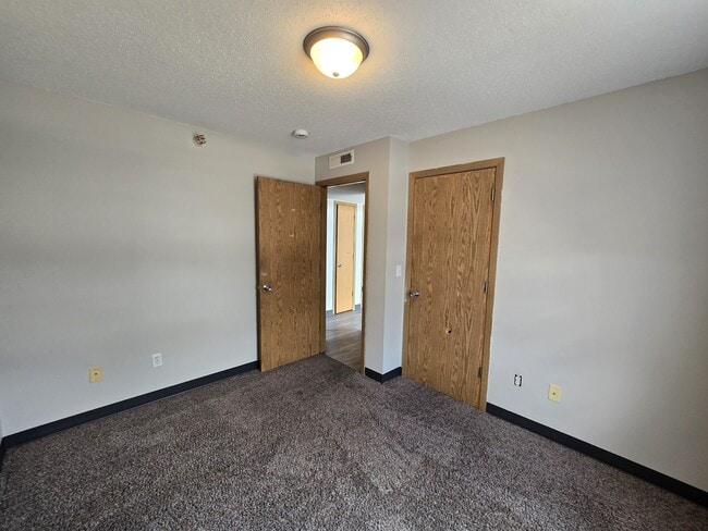 Building Photo - 60 Miller Ave SW