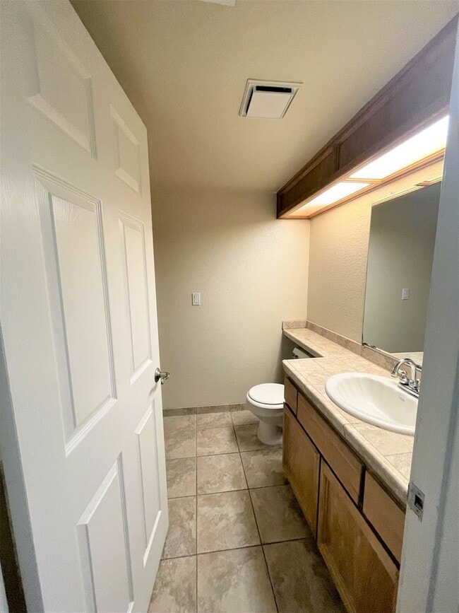 Building Photo - Nicely updated and well maintained home in the Meadowhawk subdivision!