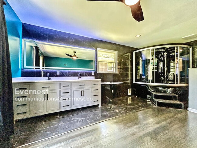 Building Photo - 1584 Camelot Cir