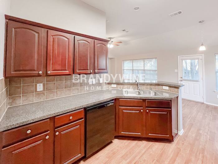 Building Photo - 806 Christine Dr