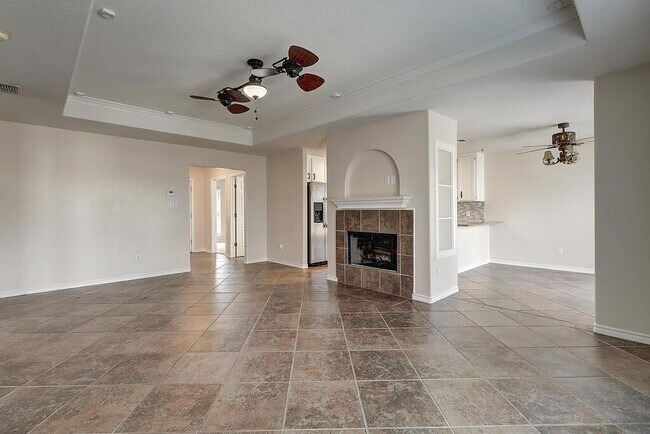 Building Photo - 14905 Dasmarinas Dr
