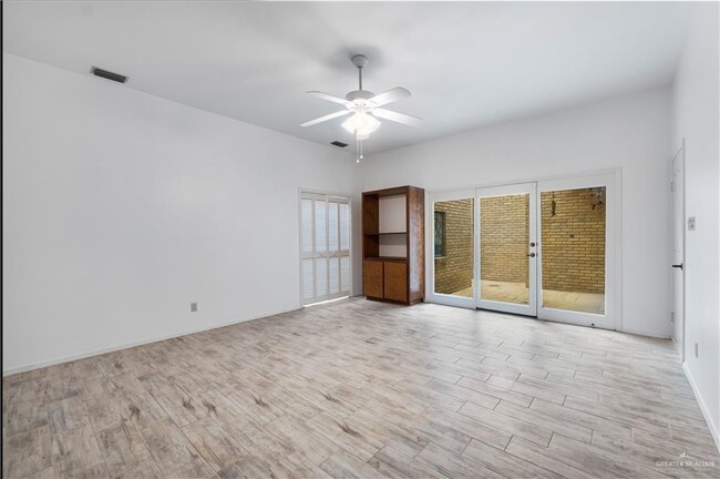 Building Photo - 411 Zinnia Ave