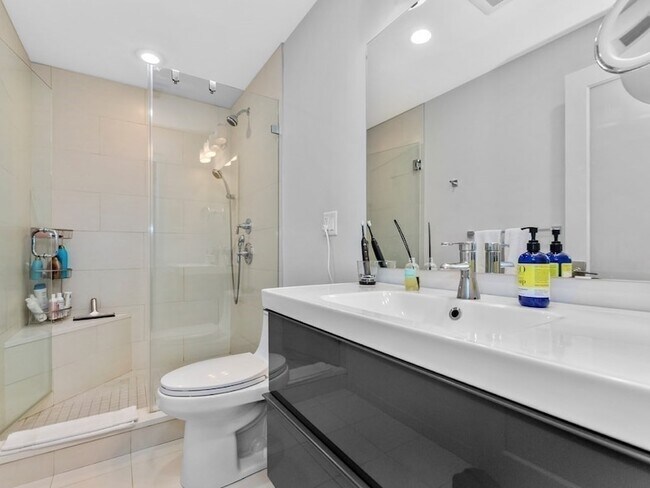 Building Photo - 75 South St