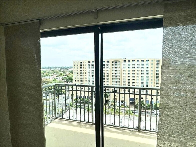 Building Photo - 4242 NW 2nd St