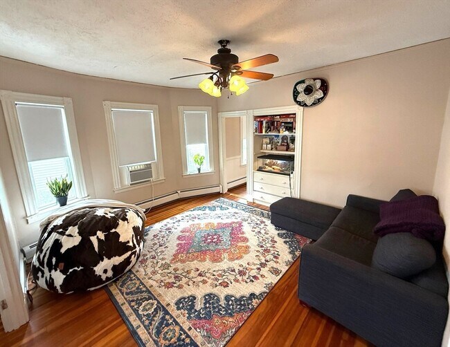 Building Photo - 158 Grove St