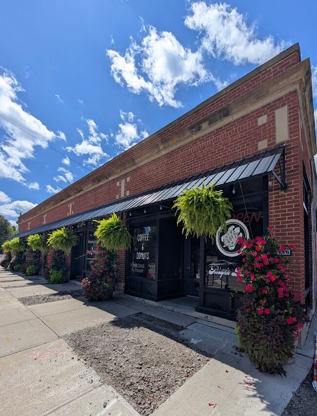 Building Photo - 1431 Rowley Ave