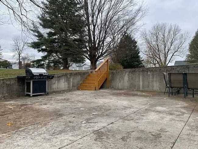 Building Photo - For Rent - Charming 2 Bed / 1 Bath Home in Stormville, NY (1,000 Sq Ft)