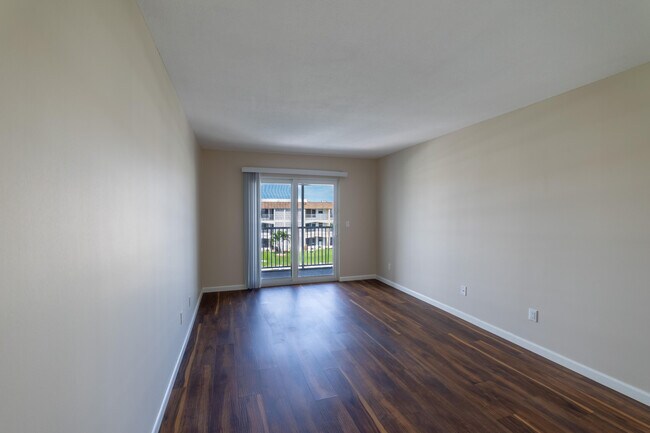 Building Photo - 111 Doolen Ct
