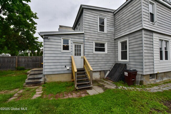 Building Photo - 113 N 3rd Ave