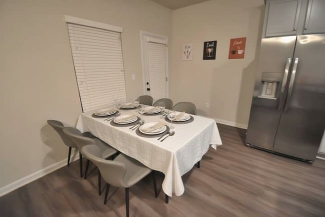 Building Photo - 281 Turtle Creek Dr