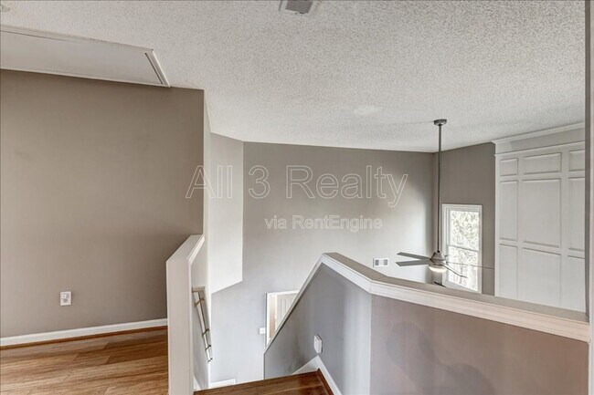 Building Photo - 2540 Alvecot Cir SE