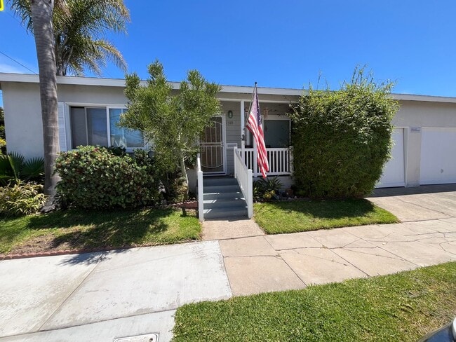 Primary Photo - 2 bedroom- Located only 6 blocks to the be...