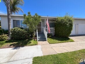Building Photo - 2 bedroom- Located only 6 blocks to the be...