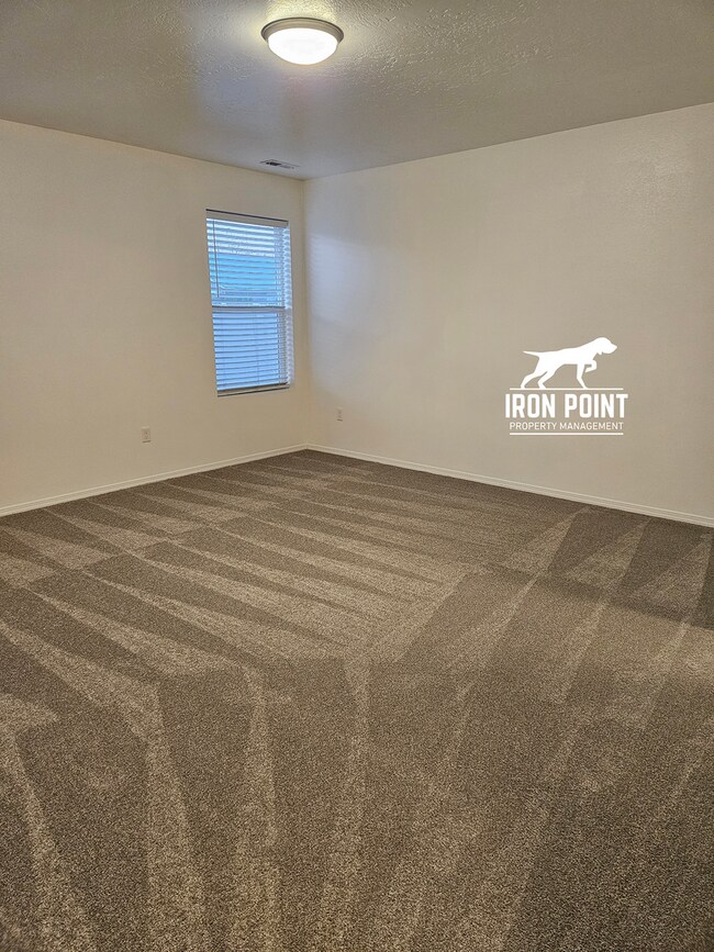 Building Photo - Move-in Ready Home w/new paint & flooring throughout, 2 car garage.