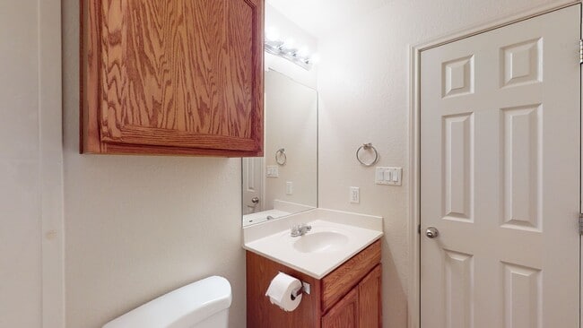 Building Photo - FREE DECEMBER RENT!!!