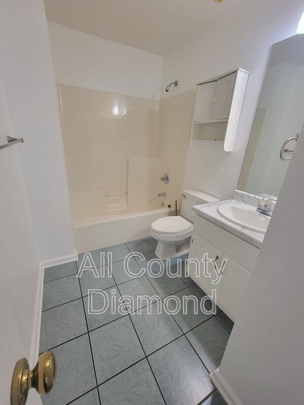 Building Photo - 1609 Vecuna Cir