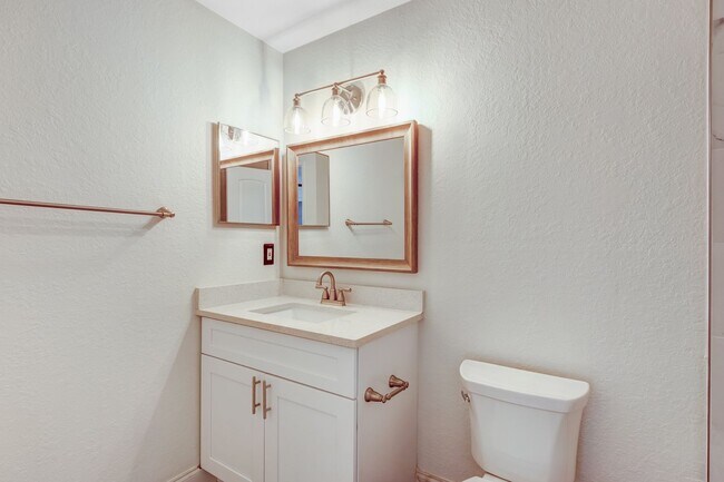 Building Photo - ** IBIS CLUB ** 3 BED / 2 BATH - CONDO - G...