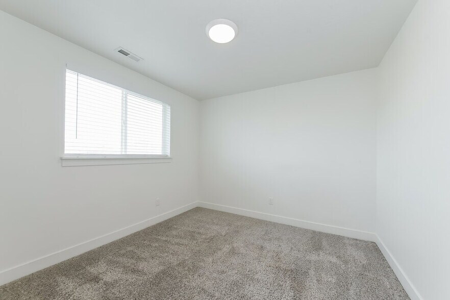 Building Photo - 4907 Breezy Patch Rd