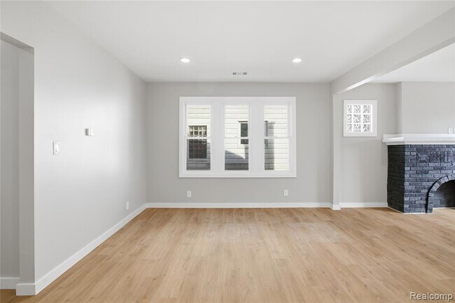 Building Photo - 14617-14617 Winthrop St