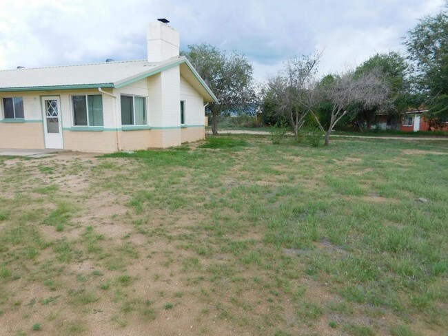 Building Photo - 154 E Papago Way