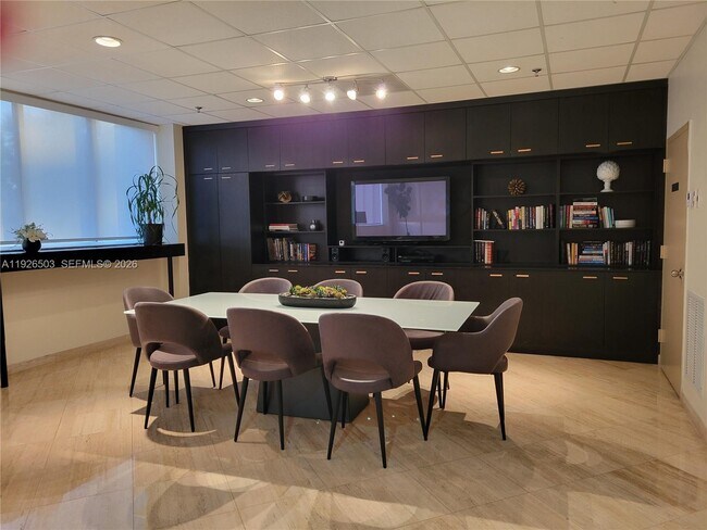 Building Photo - 6422 Collins Ave